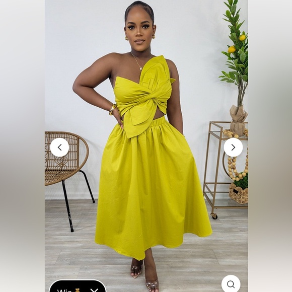 Ruched cutout sleeveless midi-dress - Picture 2 of 3